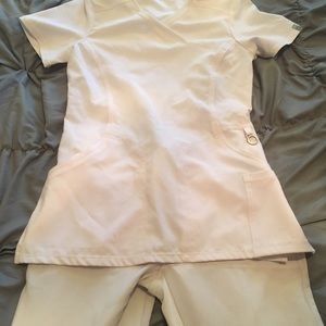 Cherokee Infinity Scrubs 2 tops + 5 Bottoms